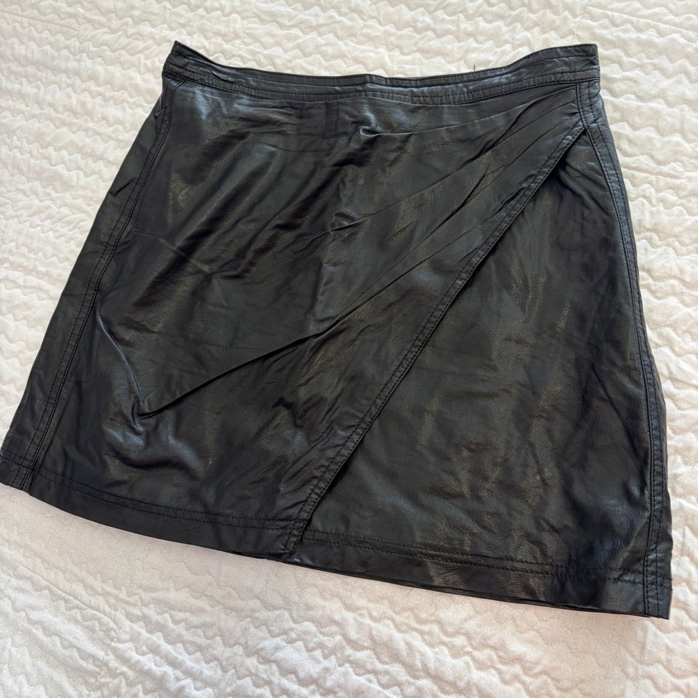Free People Fake Out Faux Leather Wrap Skirt Skirt Size 6 Side Zip Edgy Boho